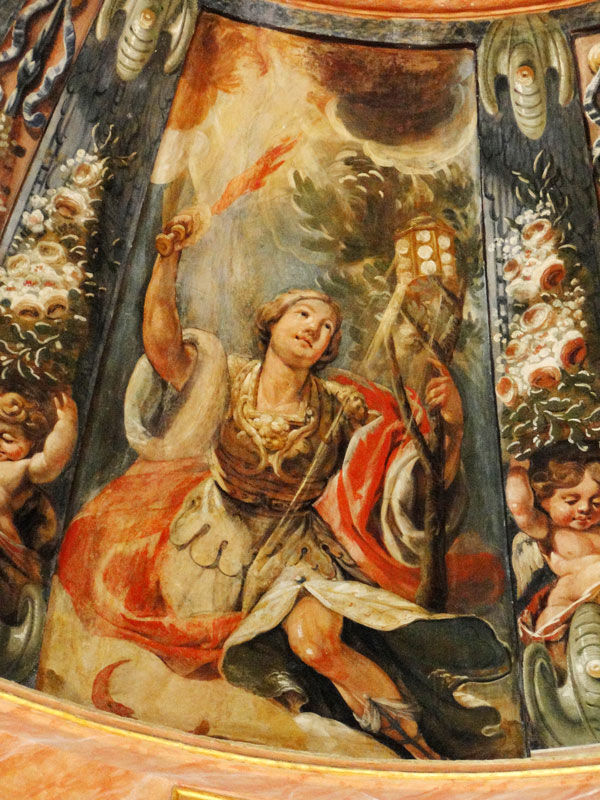 Fresco de Juan Vicente de Ribera en la capilla de las Santas Formas de Alcalá de Henares, con una figura en movimiento entre nubes y flores