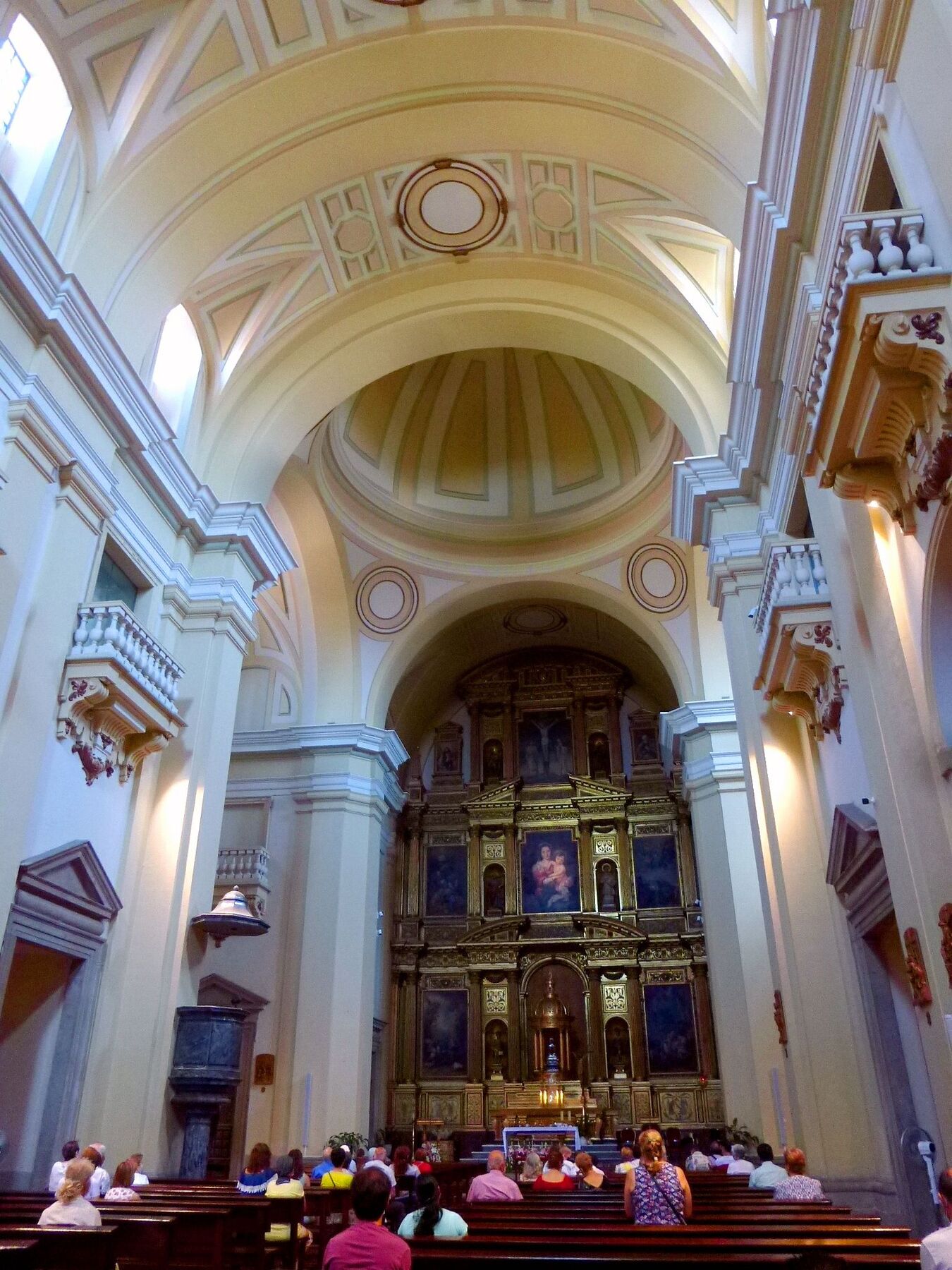 Retablo y altar mayor de la iglesia de Santa María la Mayor de Alcalá de Henares, donde se encuentra la capilla de las Santas Formas